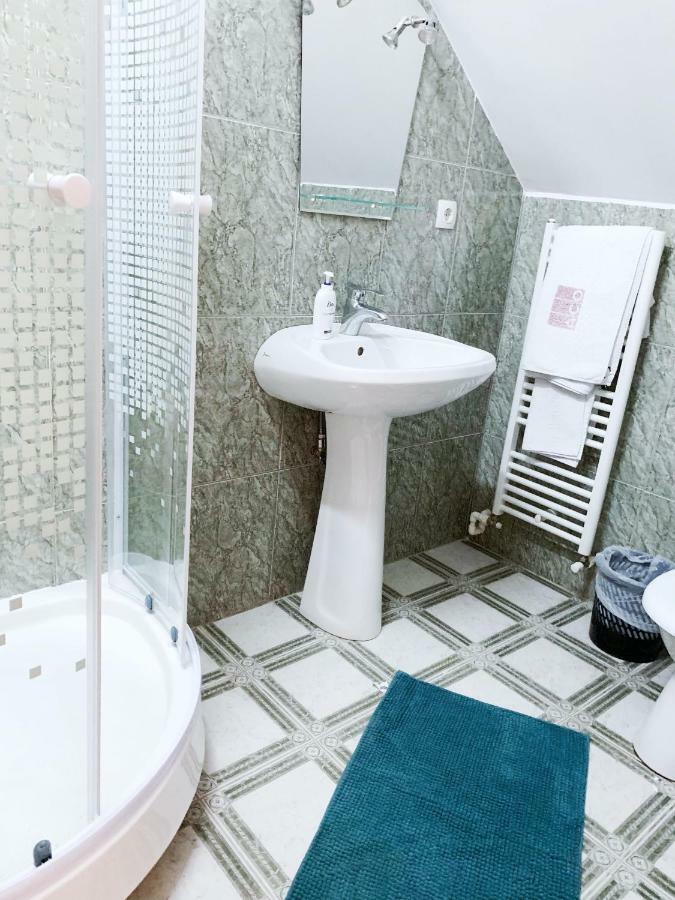 Hotel Restaurant Enigma Plopeni エクステリア 写真